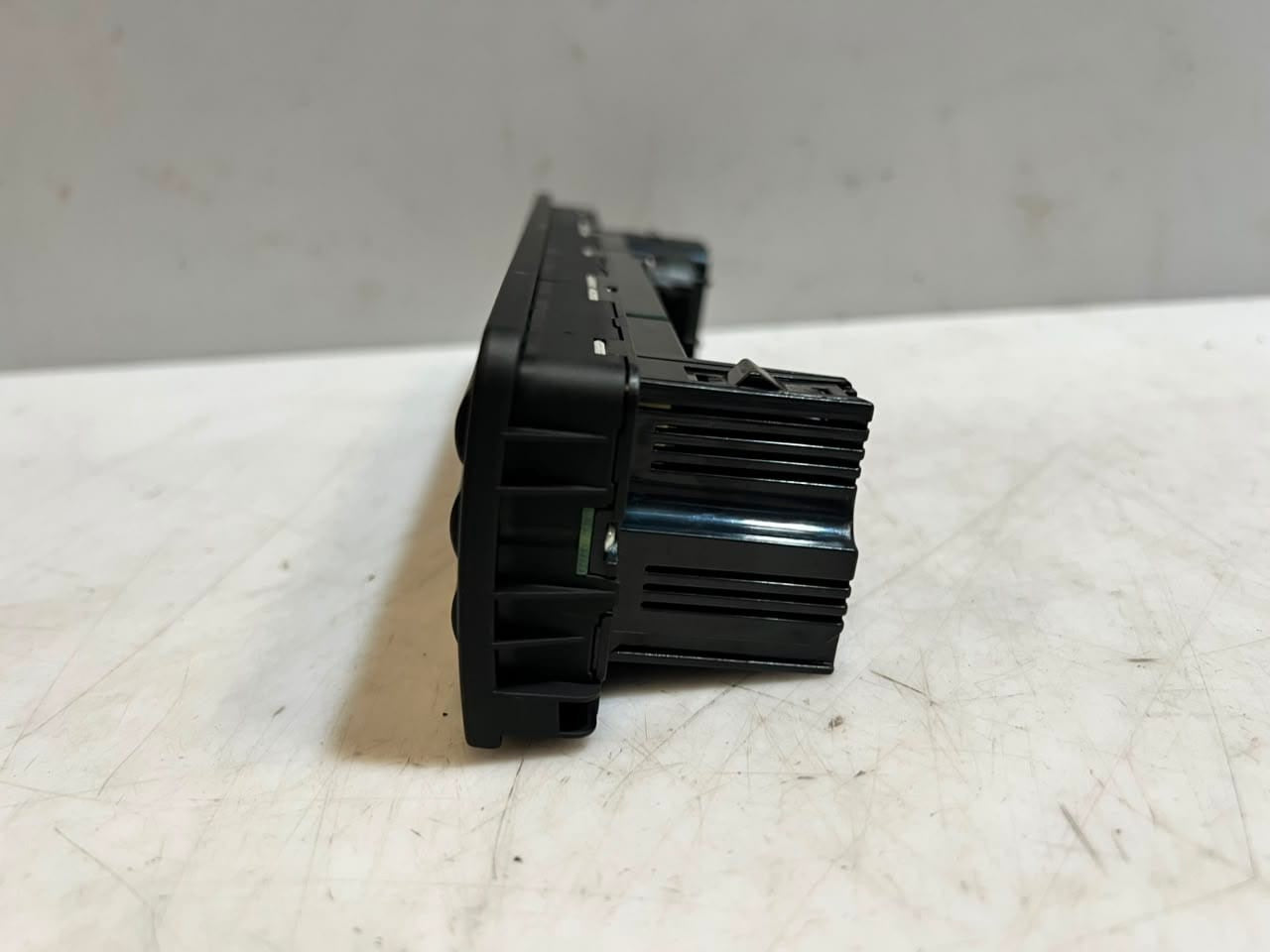 2001-2006 BMW 325i  E46 3 Series 325i, 328i, 330I Climate Control Unit 6941732