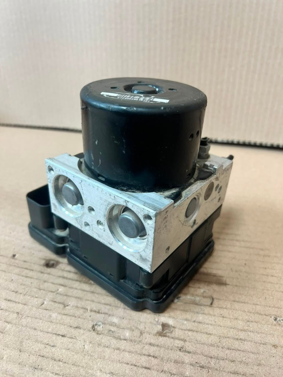2009-2013 BMW 3 Series E90, E91, E92, E93 328i Abs Brake Pump Module 6789304