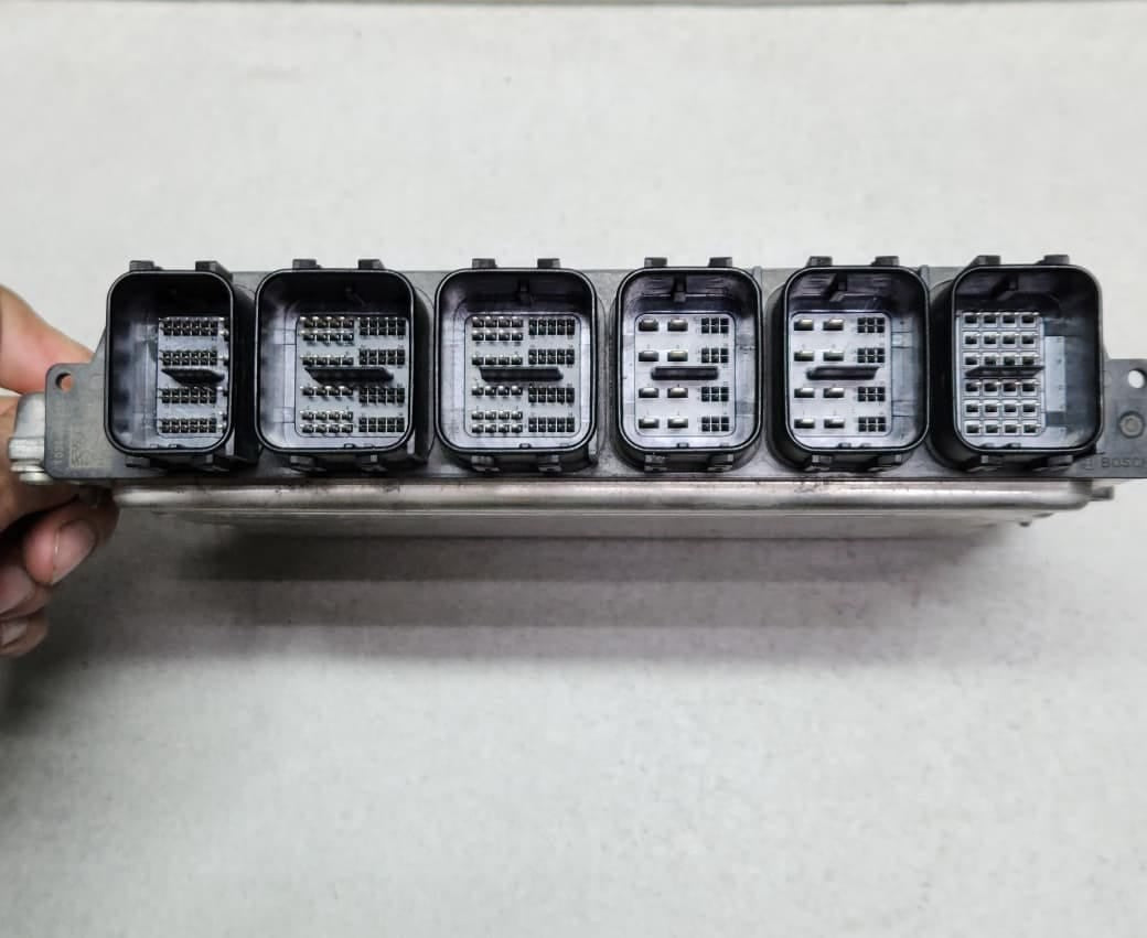 2015 BMW 740Li Engine Control Unit 8661692 740i 740Li G11 G12 OEM