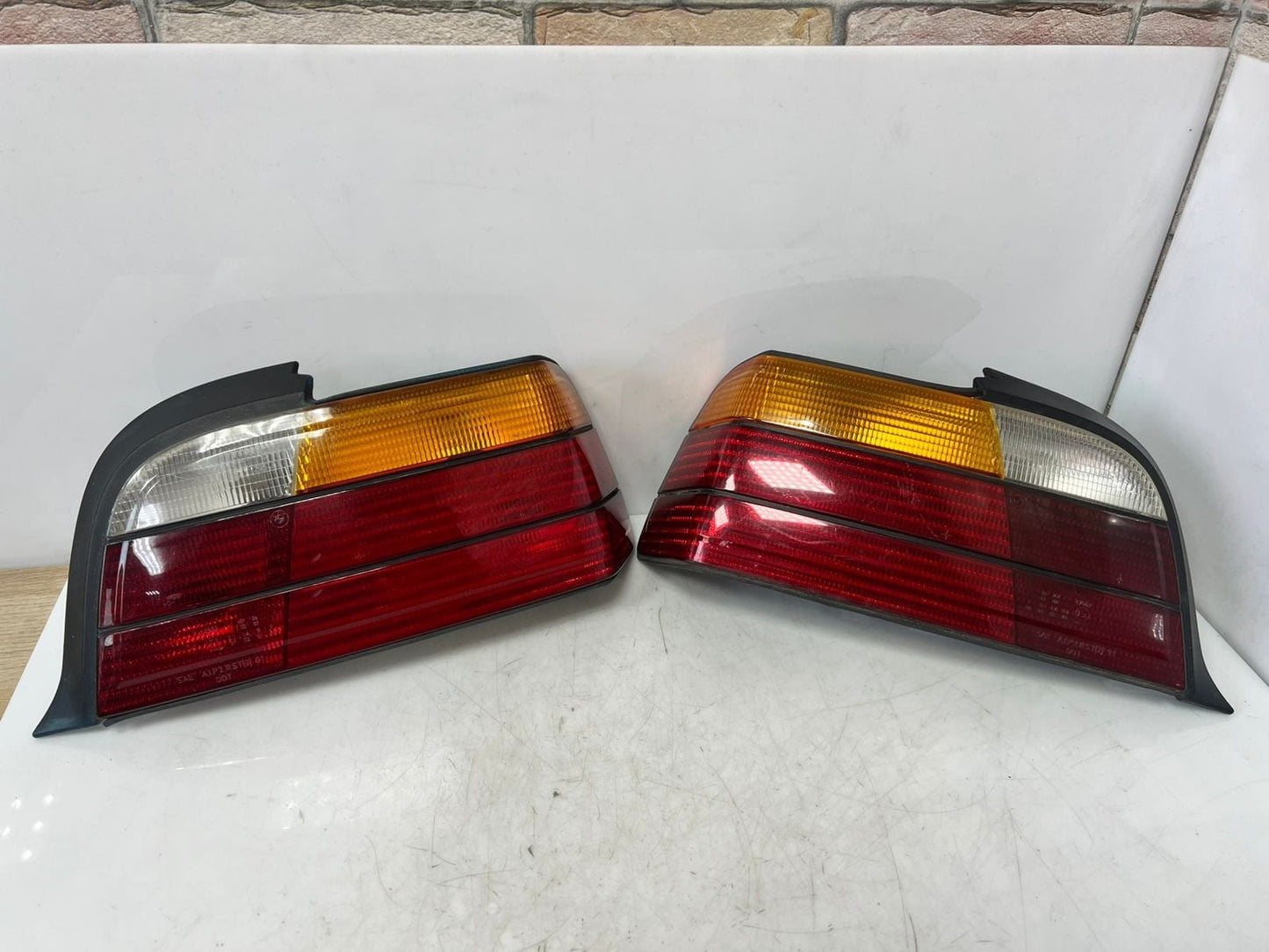 1994 BMW E36 318i 323i 325i 328i M3 REAR Tail Light LEFT RIGHT 8353272 8368337