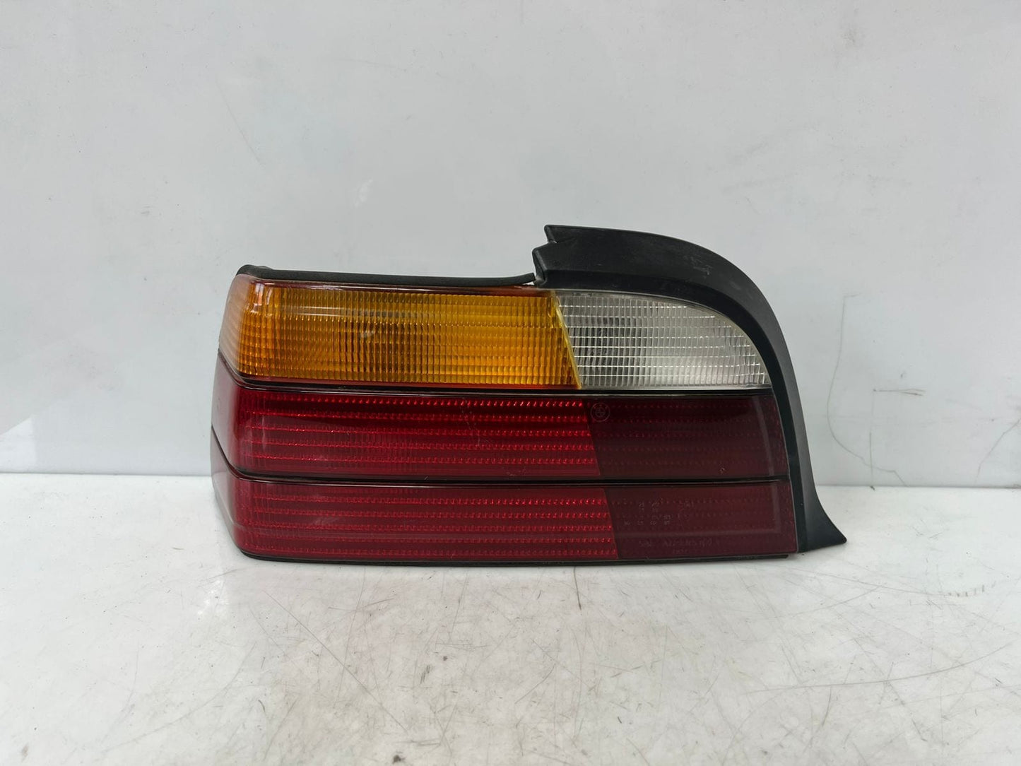 1994 BMW E36 318i 323i 325i 328i M3 REAR Tail Light LEFT RIGHT 8353272 8368337