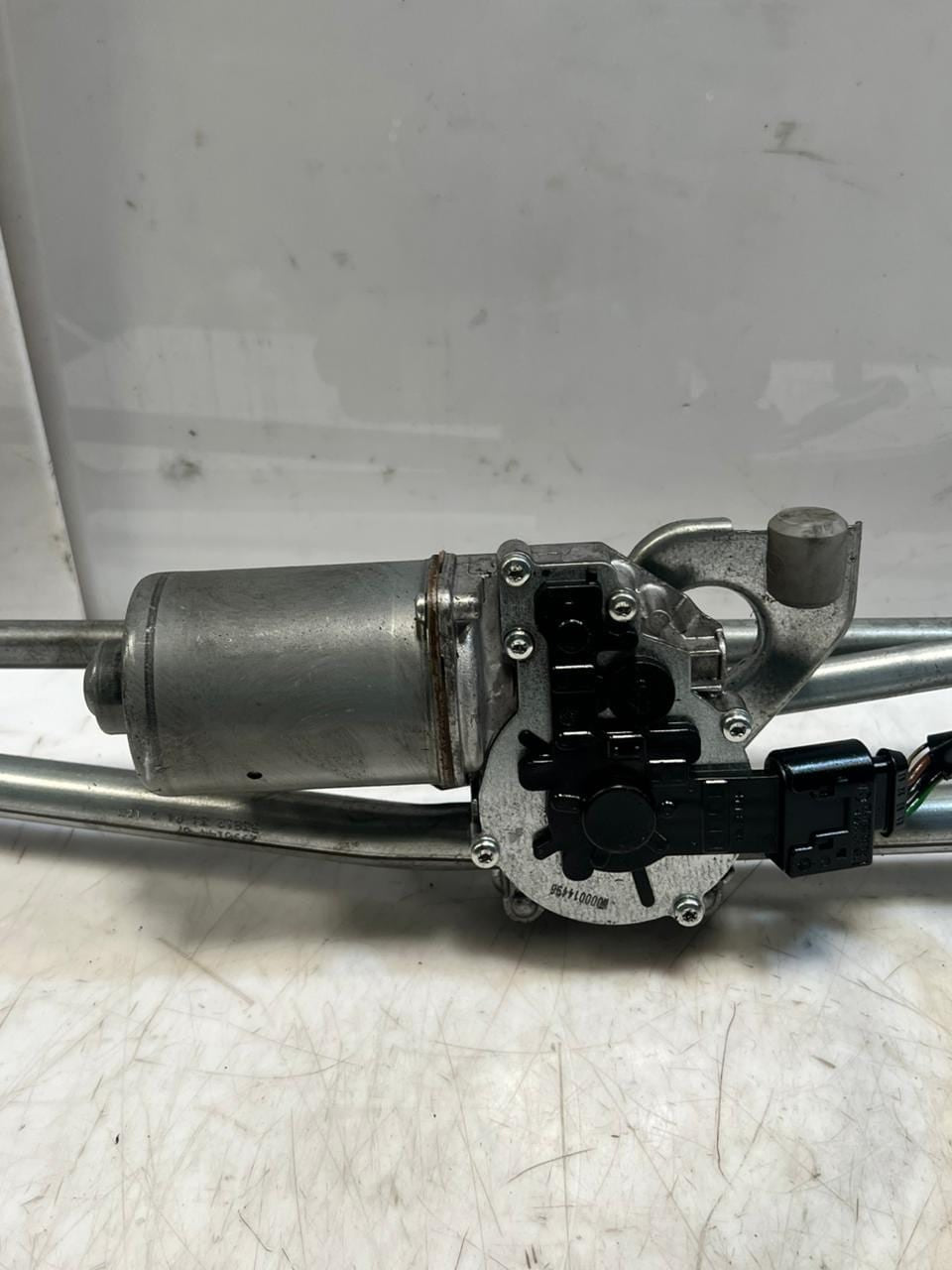 2010-2015 BMW X1 E84 Front Windshield Wiper Motor And Linkage 2992466 OEM