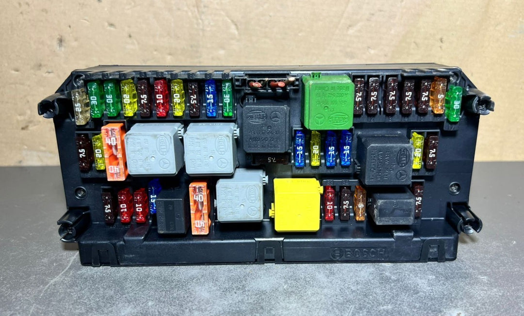 10-16 Mercedes-Benz W212 W204 Front SAM Module Relay Fuse Box A2129006924 OEM