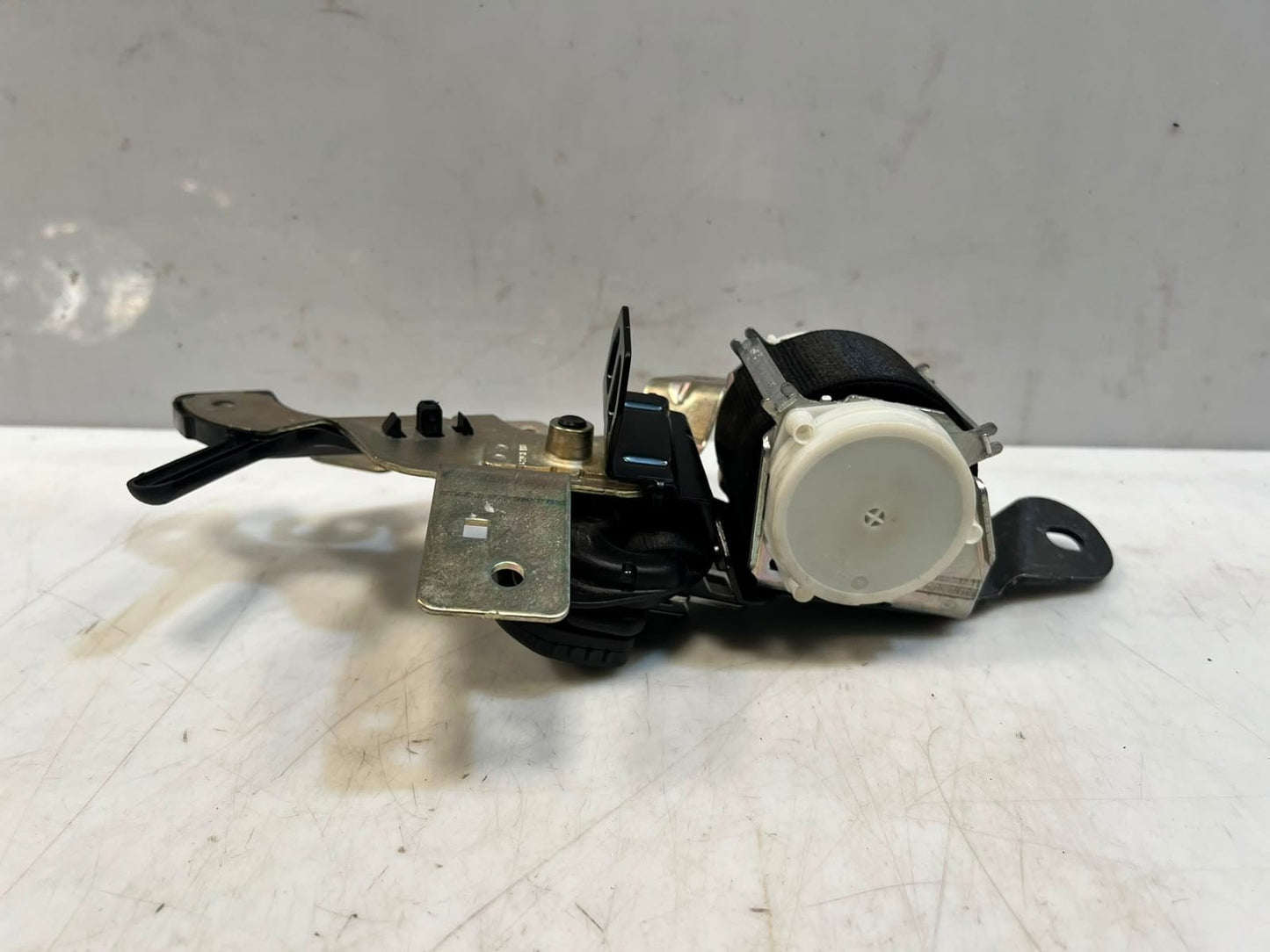2015-2019 BMW X1 F48 and X1 E84 Rear Middle Seat Belt 34141670 OEM