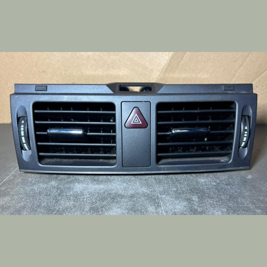 2008-2010 Mercedes W204 C-Class Front Center Dashboard  Heater A/C Air Vent