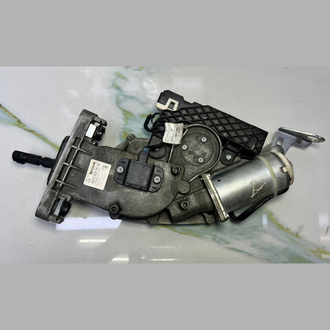 Mercedes W204 W212 Power Tailgate Liftgate Motor Actuator A212 8203642 OEM