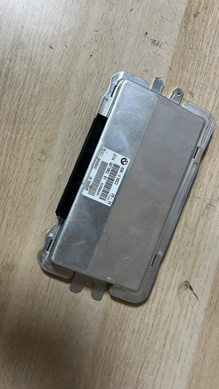 2012-2018 BMW 640i Suspension Control Module 6871063 F10, F11, 7' 550i, 740i 