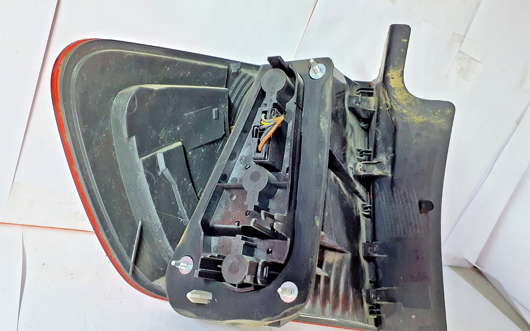 BMW X1 E84 LCI REAR OUTER LIGHT DRIVER RIGHT OEM 2990110