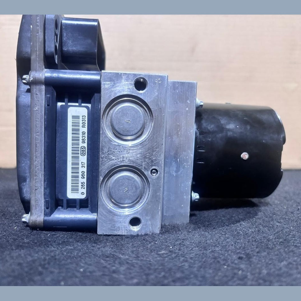 BMW 7 SERIES F01 F02 730D F10 N57 OEM ABS Pump Brake Control Unit 6792478 Bosch