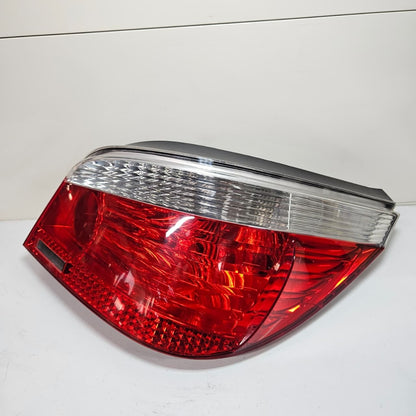 2003-2007 BMW 5 Series E60 E61 525i Rear Right Outer Taillight 7165738