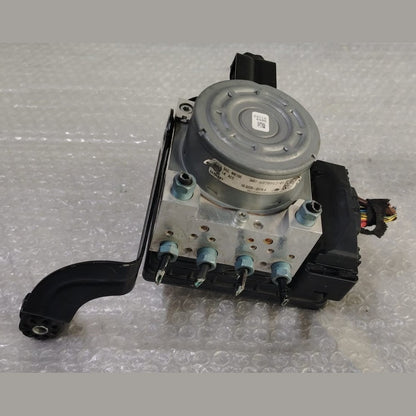 OEM BMW 3 Series Gt F34 2014 Diesel ABS Pump Assembly 6870914 6870913