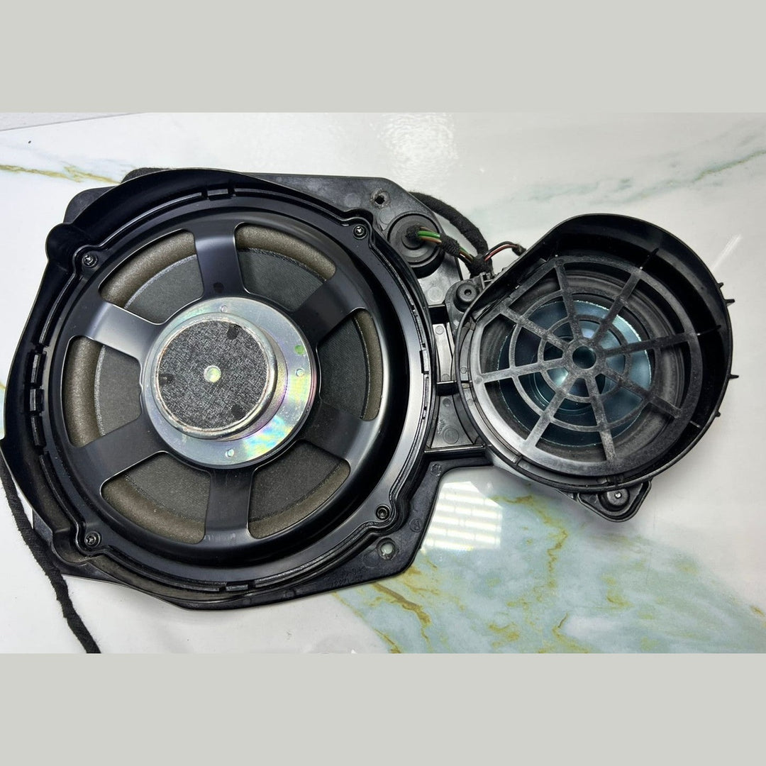 07-13 Mercedes-Benz W221 Front Door Right Bottom Speaker Logic7 A221 8205902 OEM