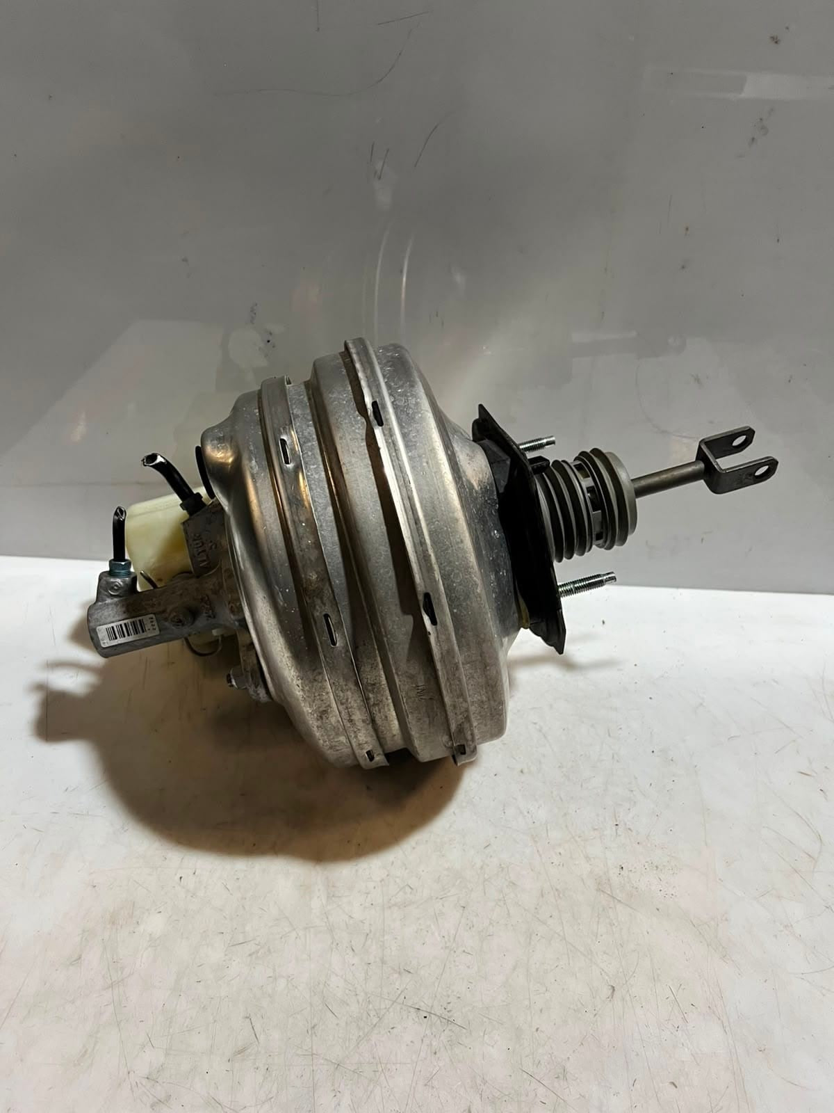 2010-2011 BMW 5 Series F10 F11 F06 F12 F13 528i Brake Booster Master Cyl 6796726