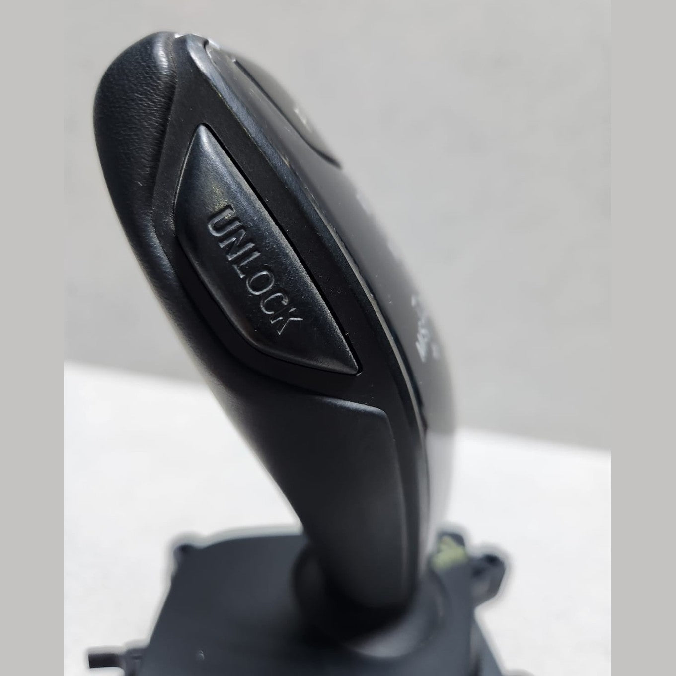 2017-2019 BMW 530i Automatic Transmission Gear Selector Lever 6825825 