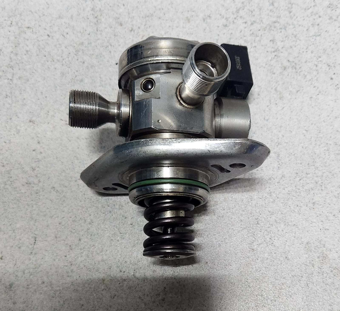 2018 Mercedes-Benz A200 High Pressure Fuel Pump A2820700001  