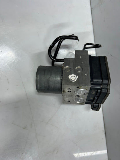 2014-2018 BMW F15 X5 and F16 X6 35iX Abs DIsc Brake Pump Control Module 6864798