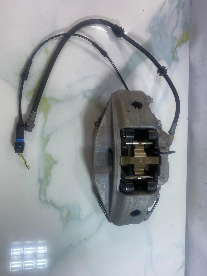 Front Brake Caliper Left, Part Number 8843331 BMW X5 G05 LCI 40I 2024