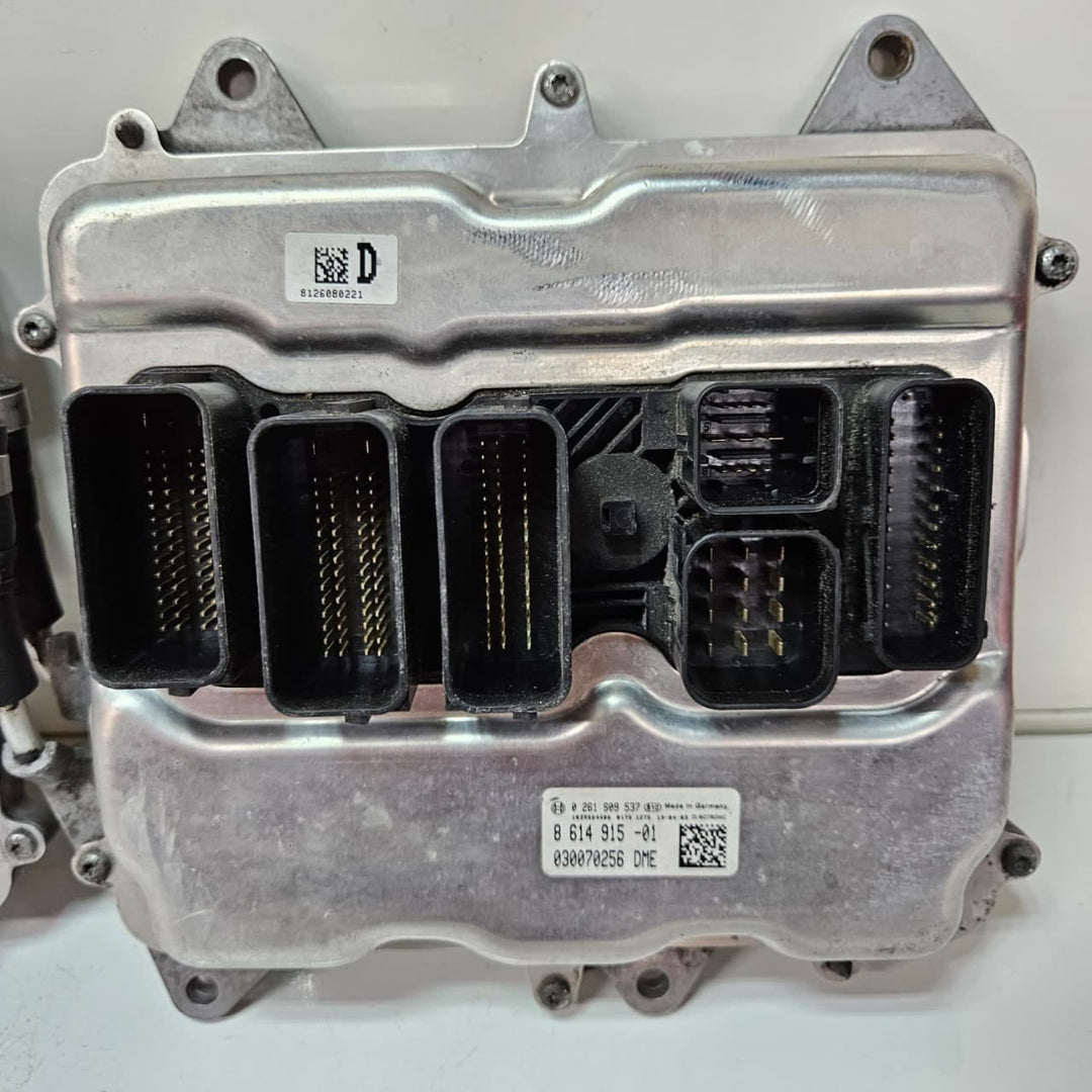 8614915-2013-2015 BMW 650i MEVD17.2.8 N63 Engine Control Module ECU DME Key Set