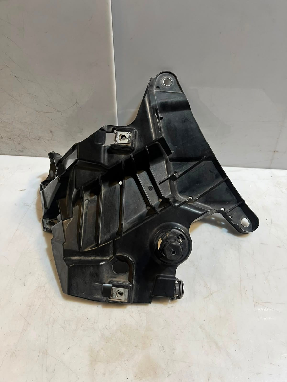 BMW X5 F15 F85 X6 F16 xDrive F86 Front Right Fender Bracket 5165 7294544 OEM