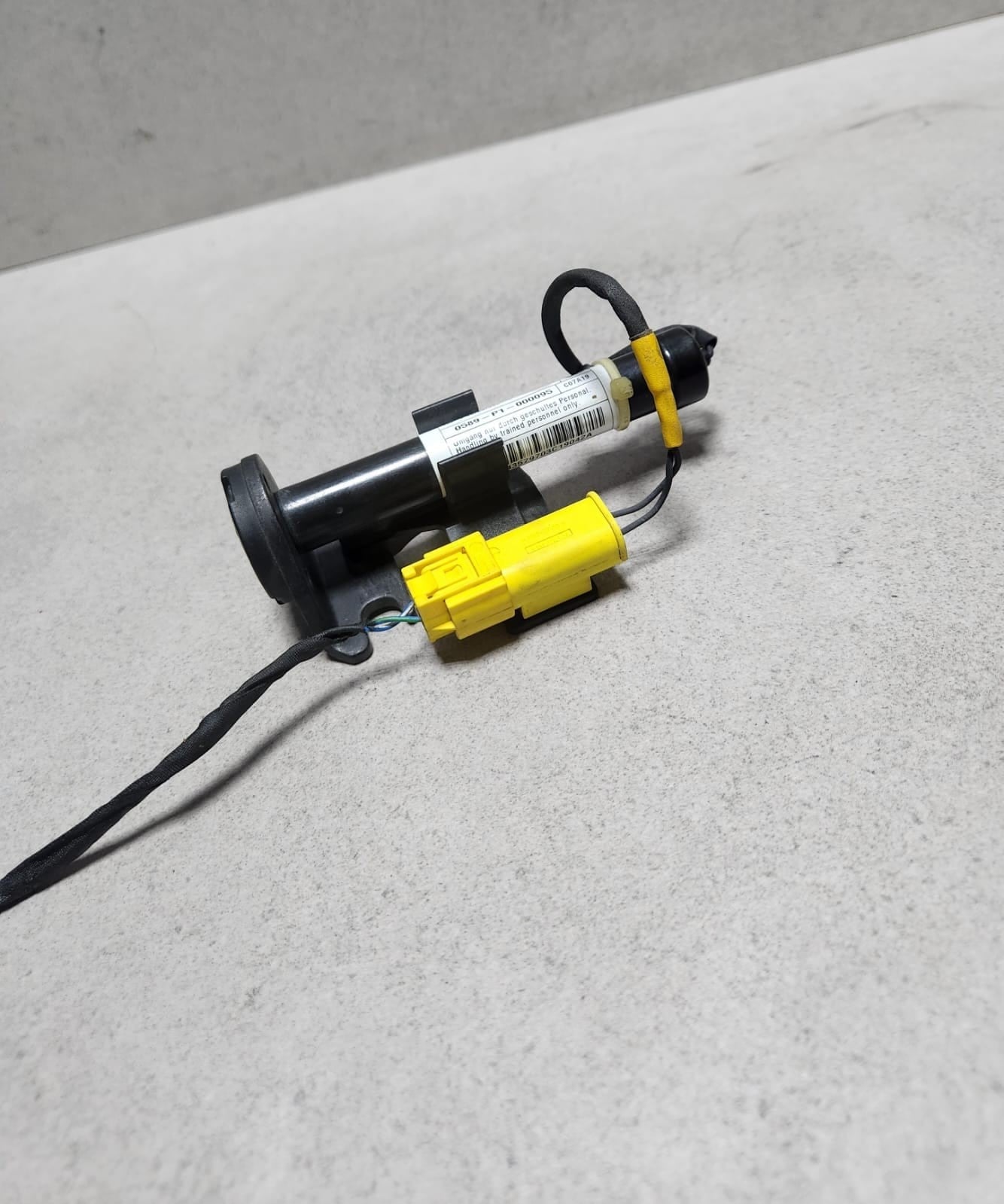 BMW Hood Bonnet Actuator Left Pedestrian Protection Active Bonnet 7435797
