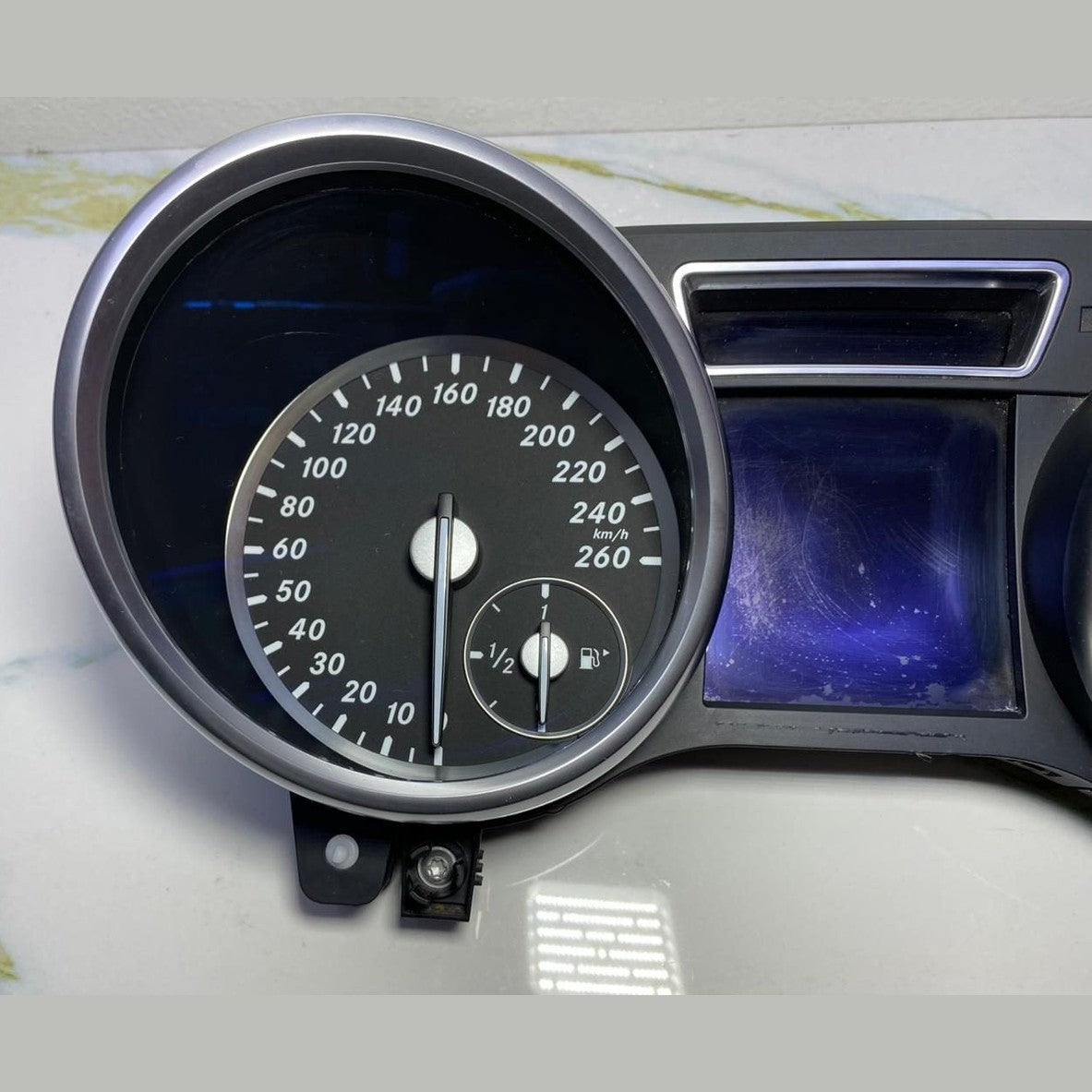 Benz Instrument Cluster A1669007110