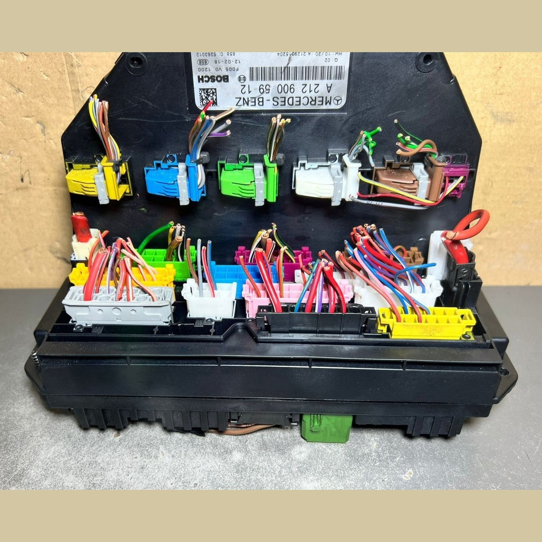 10-16 Mercedes-Benz W204 GLK Front SAM Module Relay Fuse Box A212 9005912 OEM