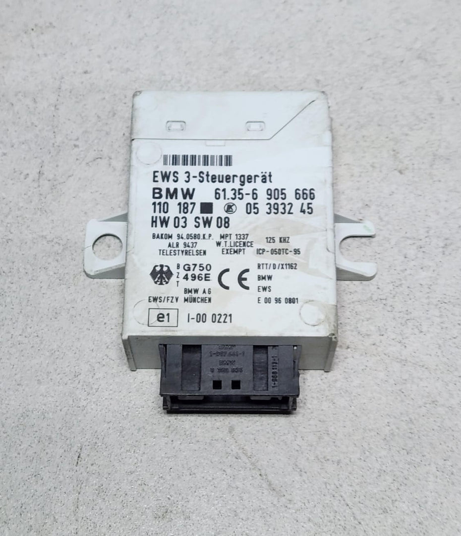 1998-1999 BMW 318i Engine Control Unit 7508292 3 Series E46 318i