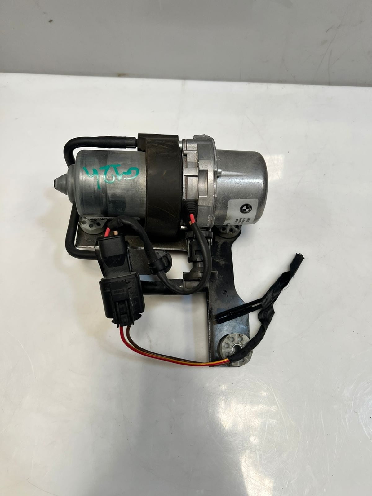 2018-2023 BMW 530e 3' G30 G20 XDRIVE 2.0L Brake Vacuum Pump 6880628 OEM