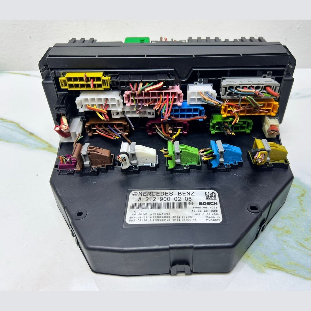 10-16 Mercedes-Benz W212 W204 Front SAM Module Relay Fuse Box A212 9000206 OEM