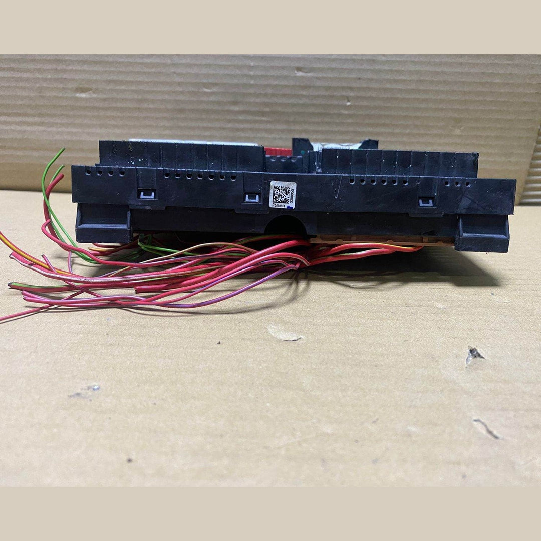 2018-2023 BMW 530e Power Distribution Box 6837091 530I 540I 740I