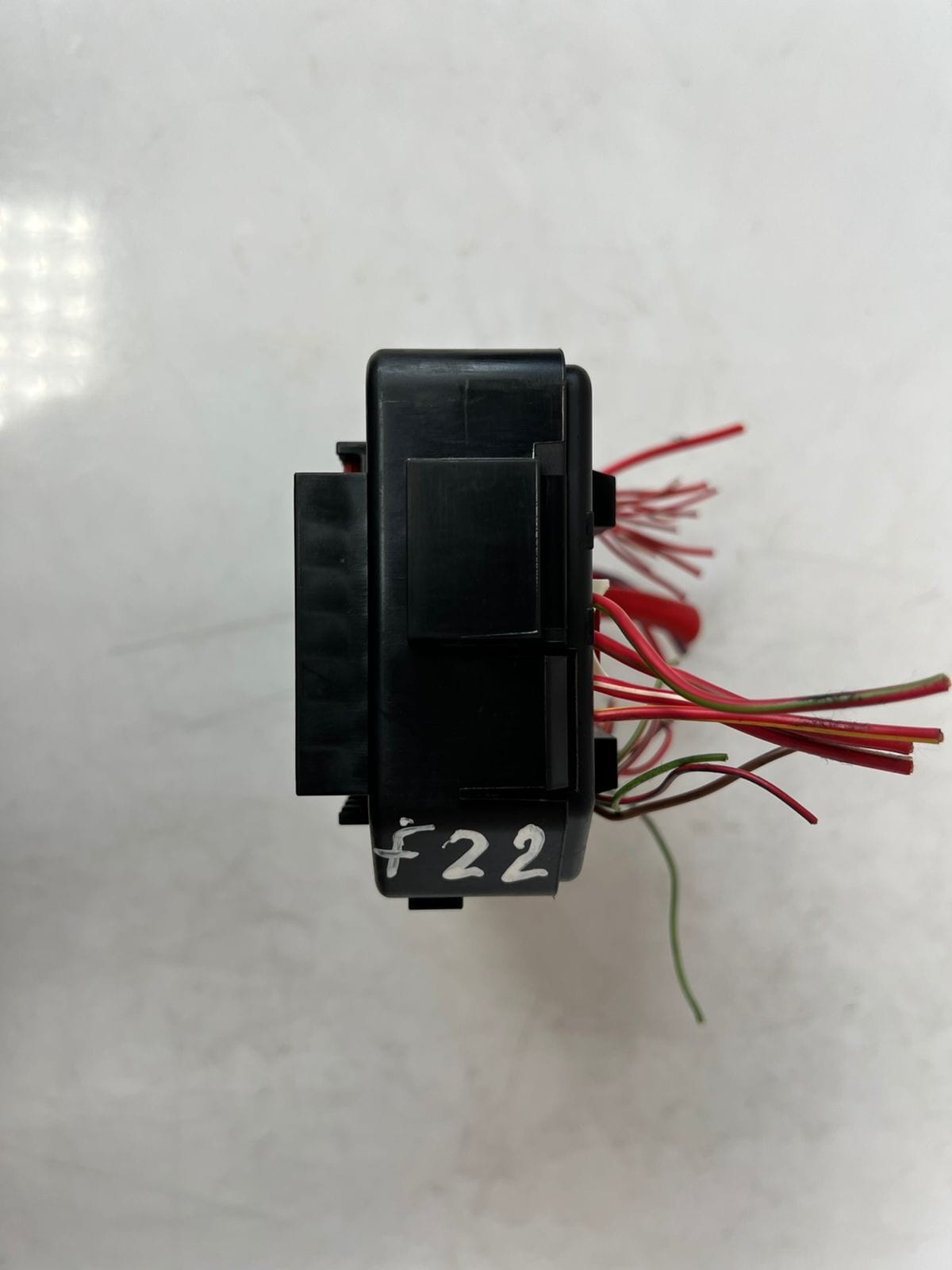 2015-2016 BMW 435i 1 2 3 4 F Series Engine Fuse Box Control Module 9389068 OEM