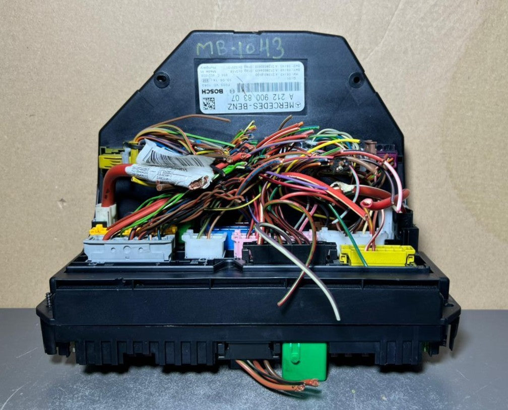 10-16 Mercedes-Benz W212 W204 Front SAM Module Relay Fuse Box A212 9008307 OEM