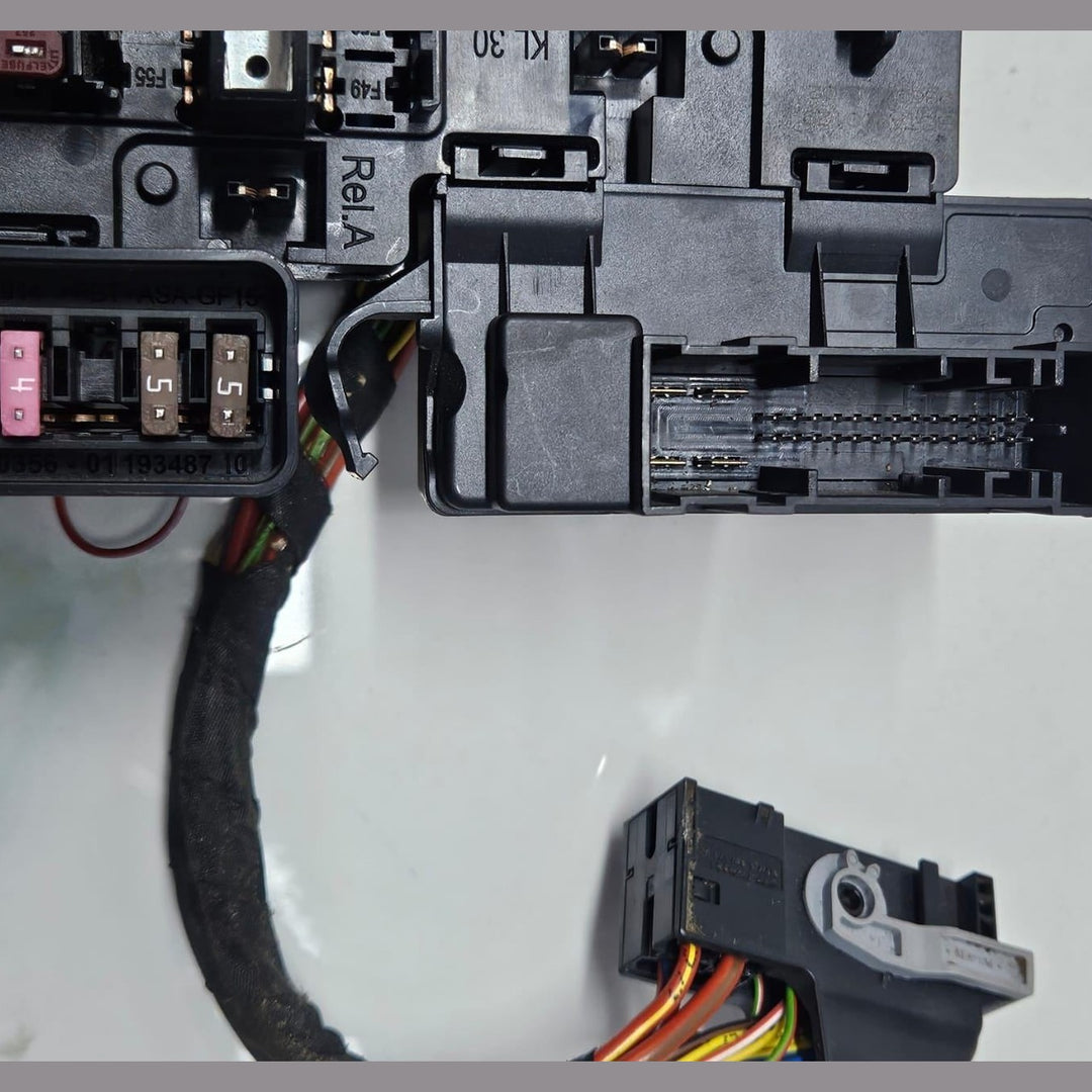 BMW F40 F44 F45 F46 i8 Mini F57 F60 Fuse Box Power Distribution box 9360501 OEM