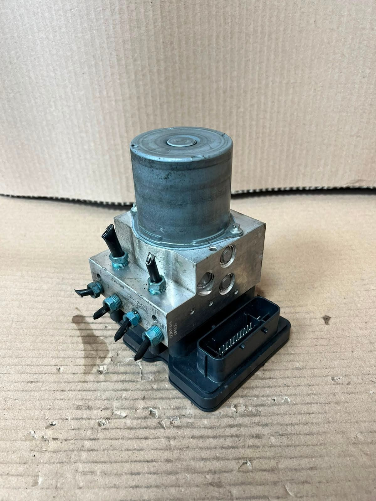 2010-2012 BMW 5' 7' F02 F10 and F11 535i ABS PUMP Control Unit 6860164 OEM