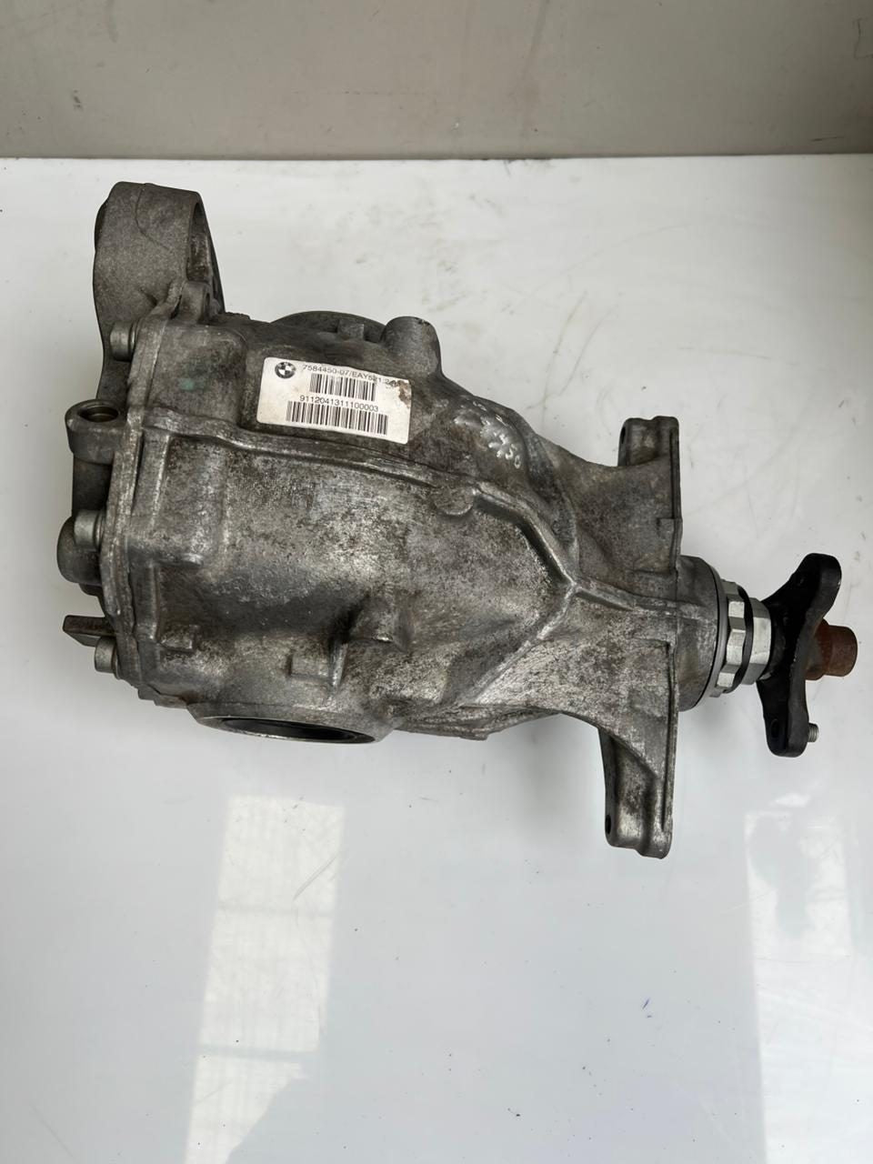 BMW 5 Series F10 F11 520d 525d 7 Series F02 Rear Differential 7584450 2.93 Ratio