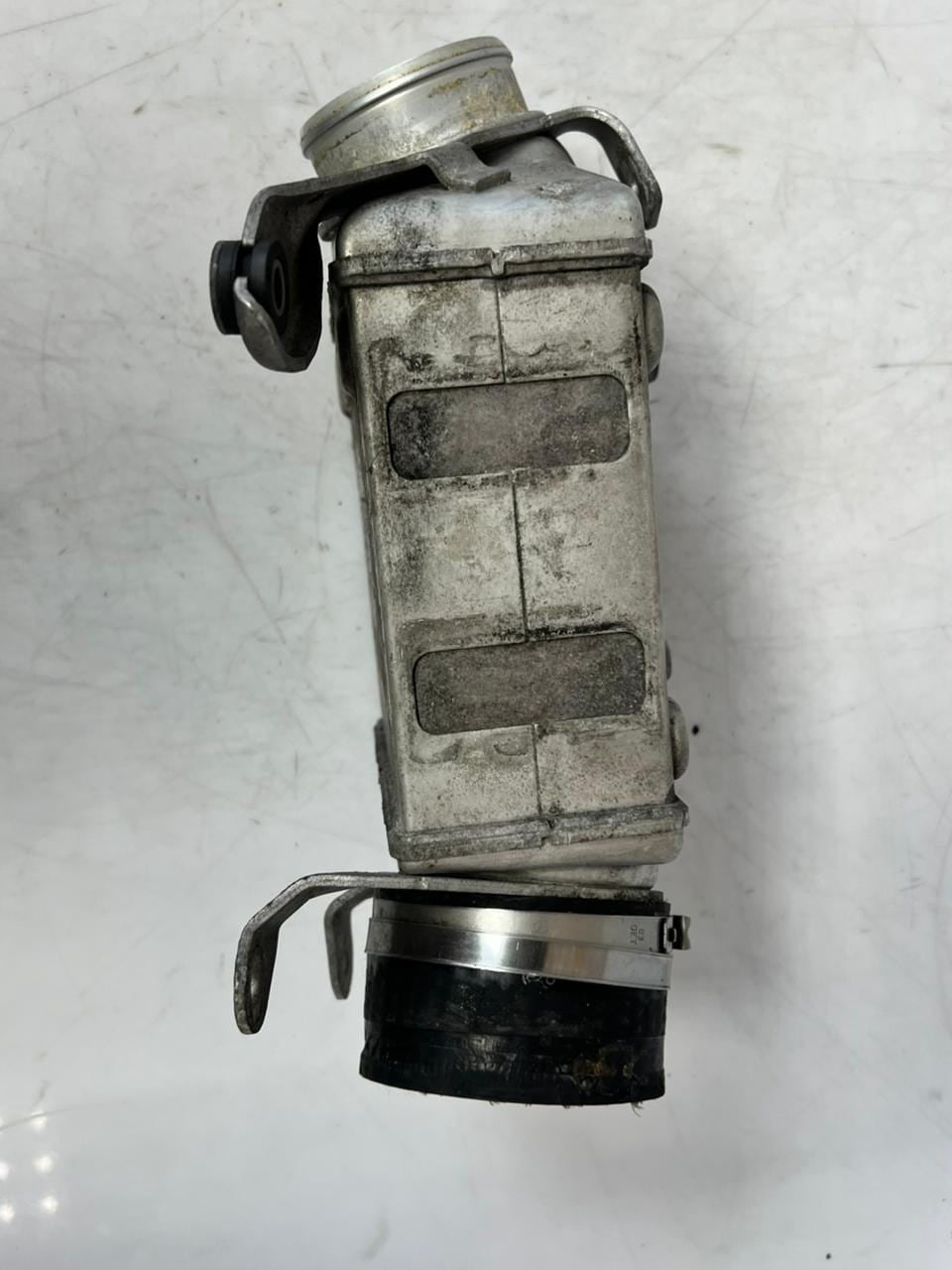 2010-16 BMW 550i 5' 6' X5 F15 X6 N63B44B LEFT Turbocharger Intercooler 7575405