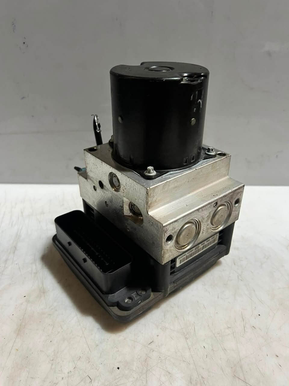 2010-2015 BMW 5 7 Series F01 F02 F07 Gran Turismo 740i ABS Pump 6795069 OEM