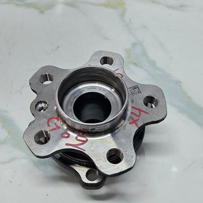 OEM BMW G20, G21, G30, G31, G38, G01 Wheel Hub With Bearing 6871193