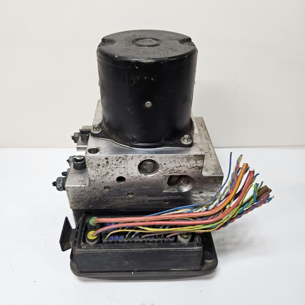 2008-2010 BMW 5 Series E60 535i 520d ABS Pump Control Module 6783360