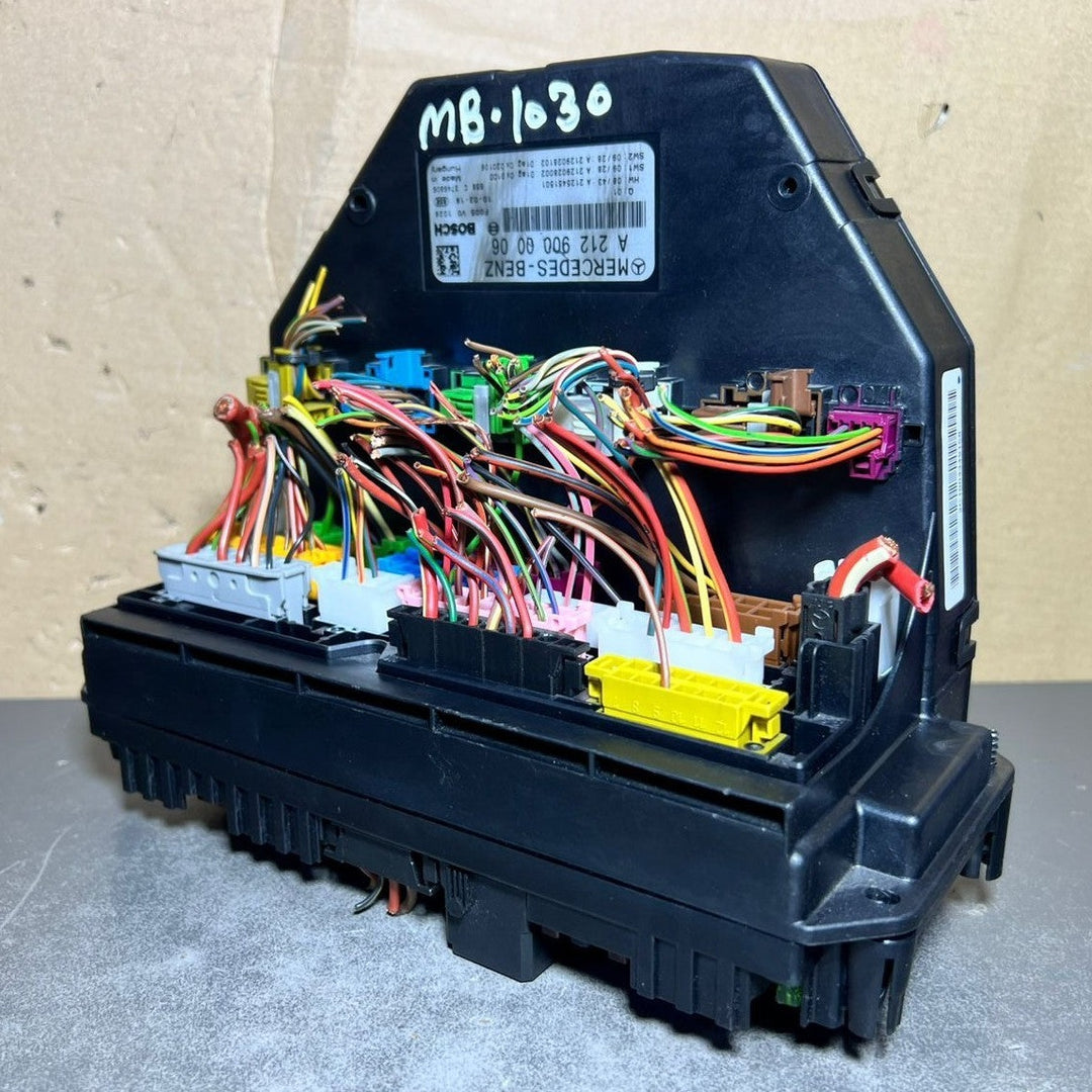 10-16 Mercedes-Benz W212 W204 Front SAM Module Relay Fuse Box A212 9000006 OEM