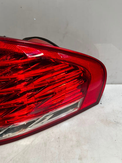 2008-2010 BMW M6 6 Series E63 E64 LCI Rear Right Tail Light TRUNK LID 7177070