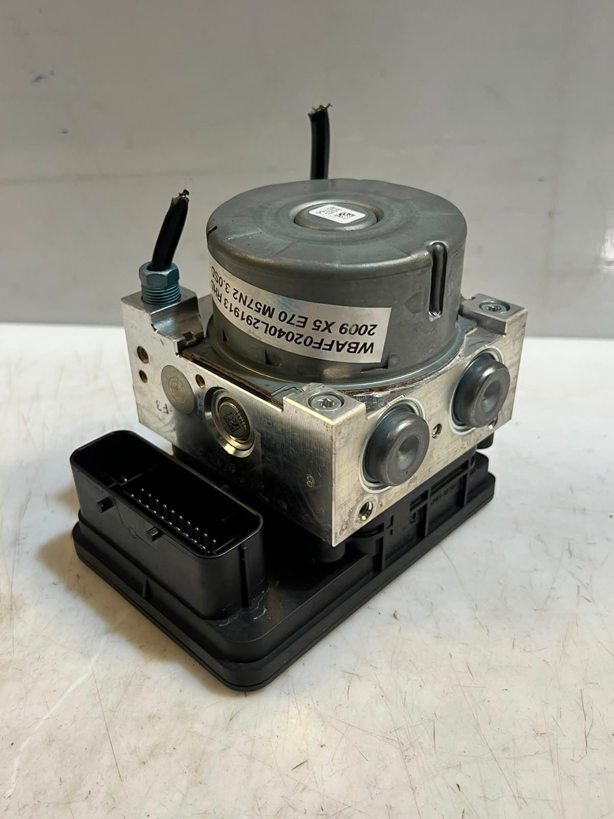 2018 BMW 320i F30 F31 F32 Abs Pump Control Module 6881172 OEM
