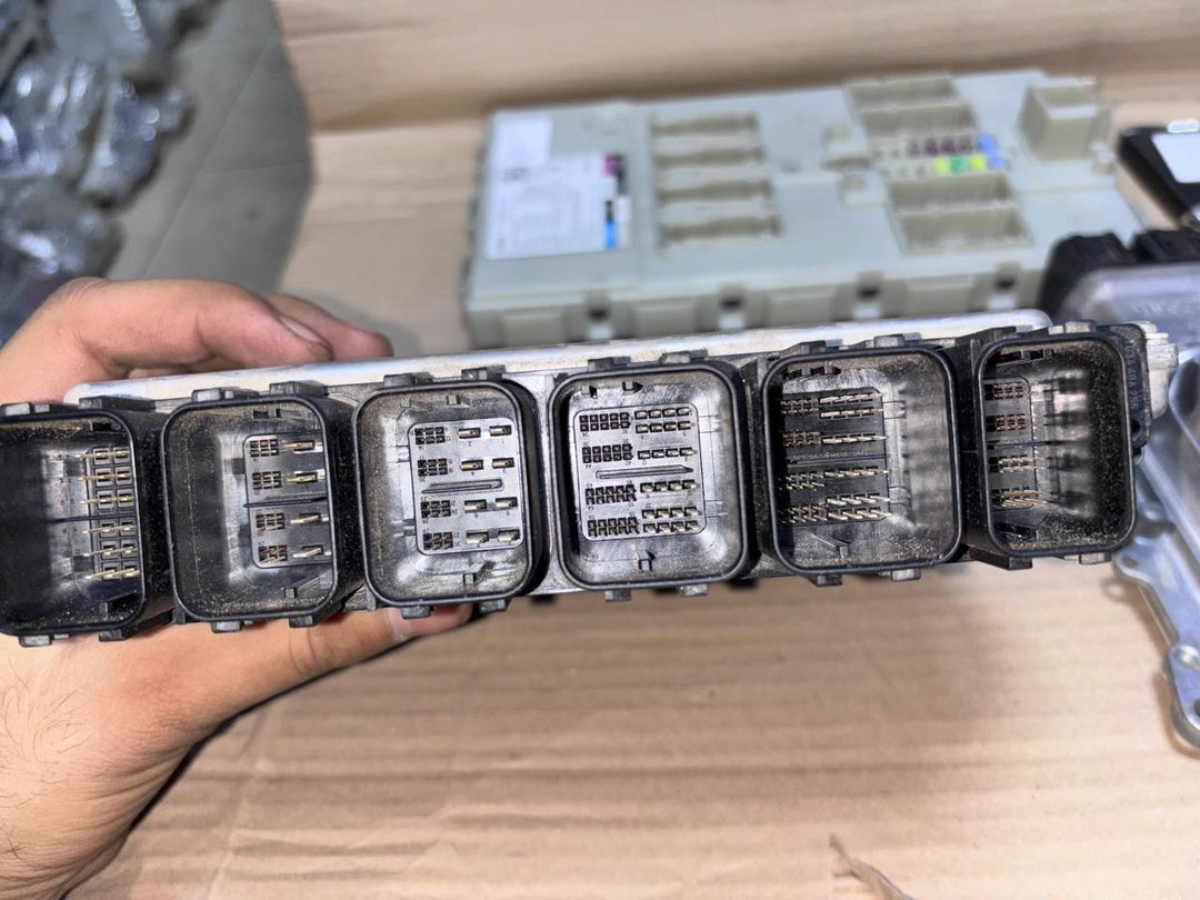 BMW 750li G12 4.4L 2018 N63NB44C ENGINE CONTROL UNIT KEY  - (8671557)