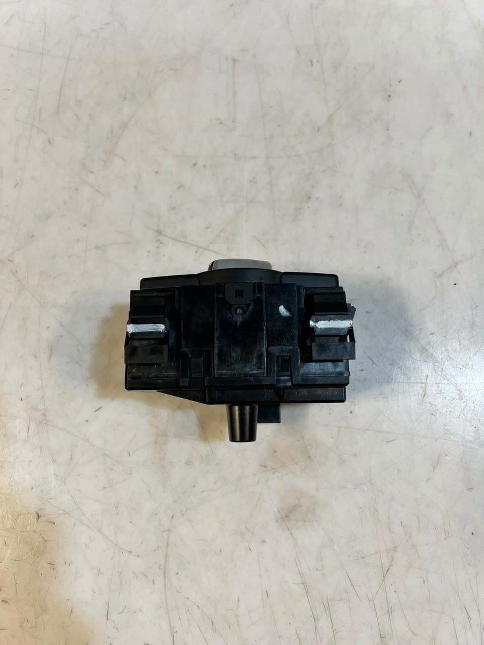2007-2013 BMW  3 Series E90 and E91 328i Headlight Switch 9169404 OEM