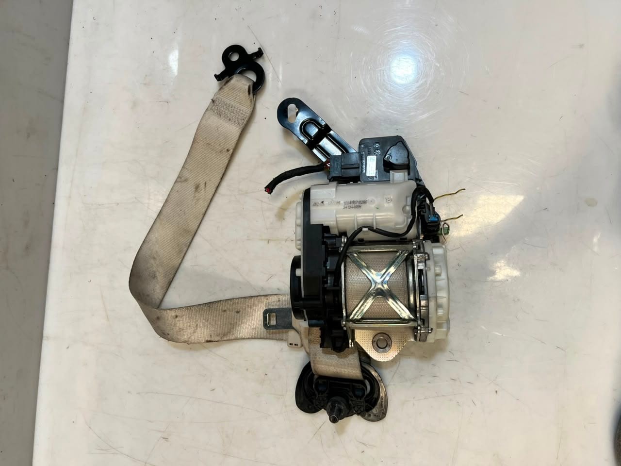 BMW 530  5 Series G30 G31 Front Seat Belt Right FR Tensioning System 34027306