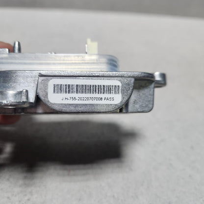 Genuine 2018-2020 BMW 740i LED Headlight Turn Signal Light Module 9498409 