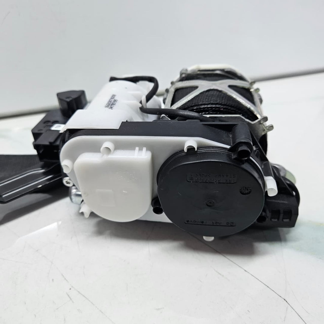 2016-2019 OEM BMW 7 Series G11 G12 Seat Belt Front Right 7402428