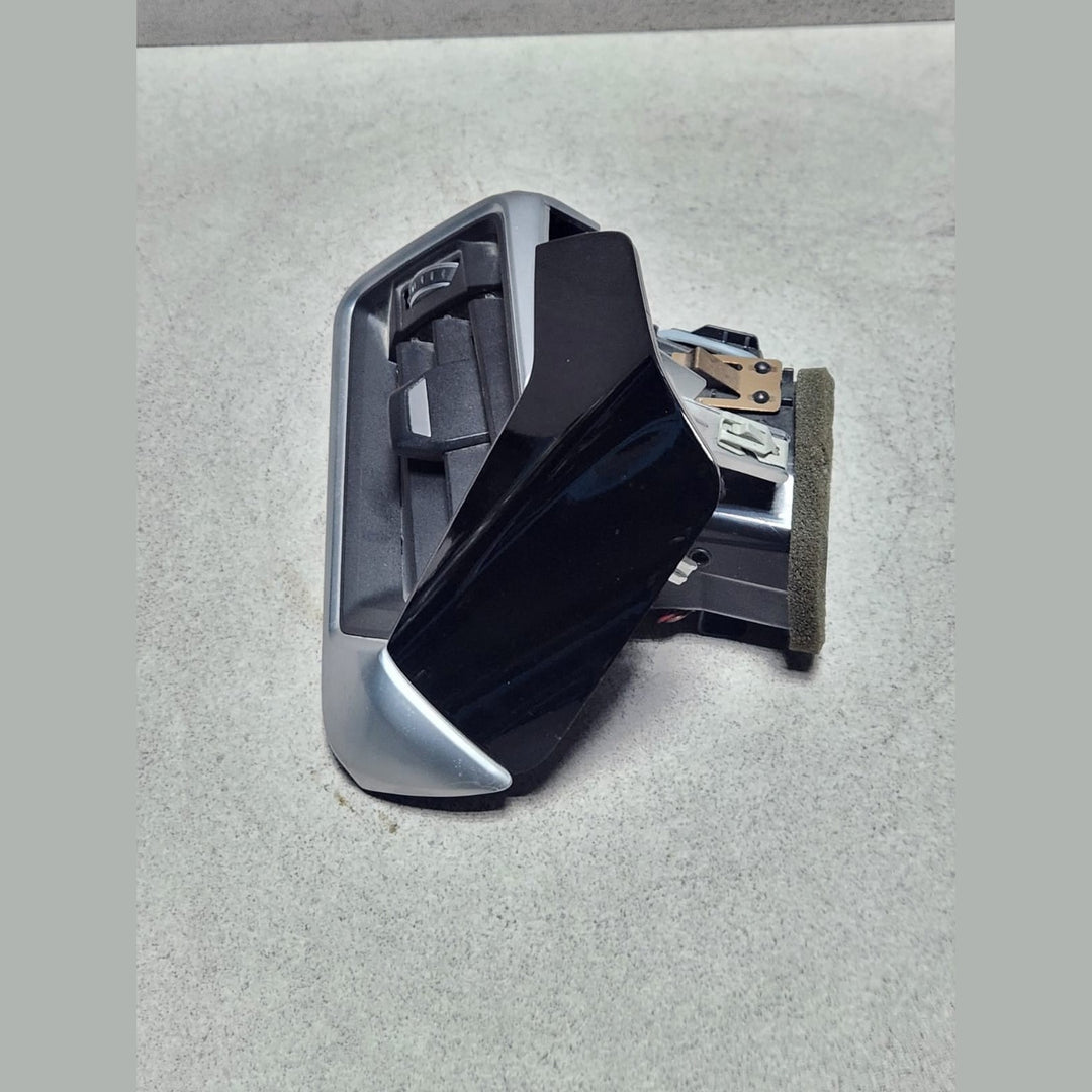 2020 BMW M4 Dashboard Air Vent Grill 6848617 3 Series G20 4 Series G22 G23 G24 