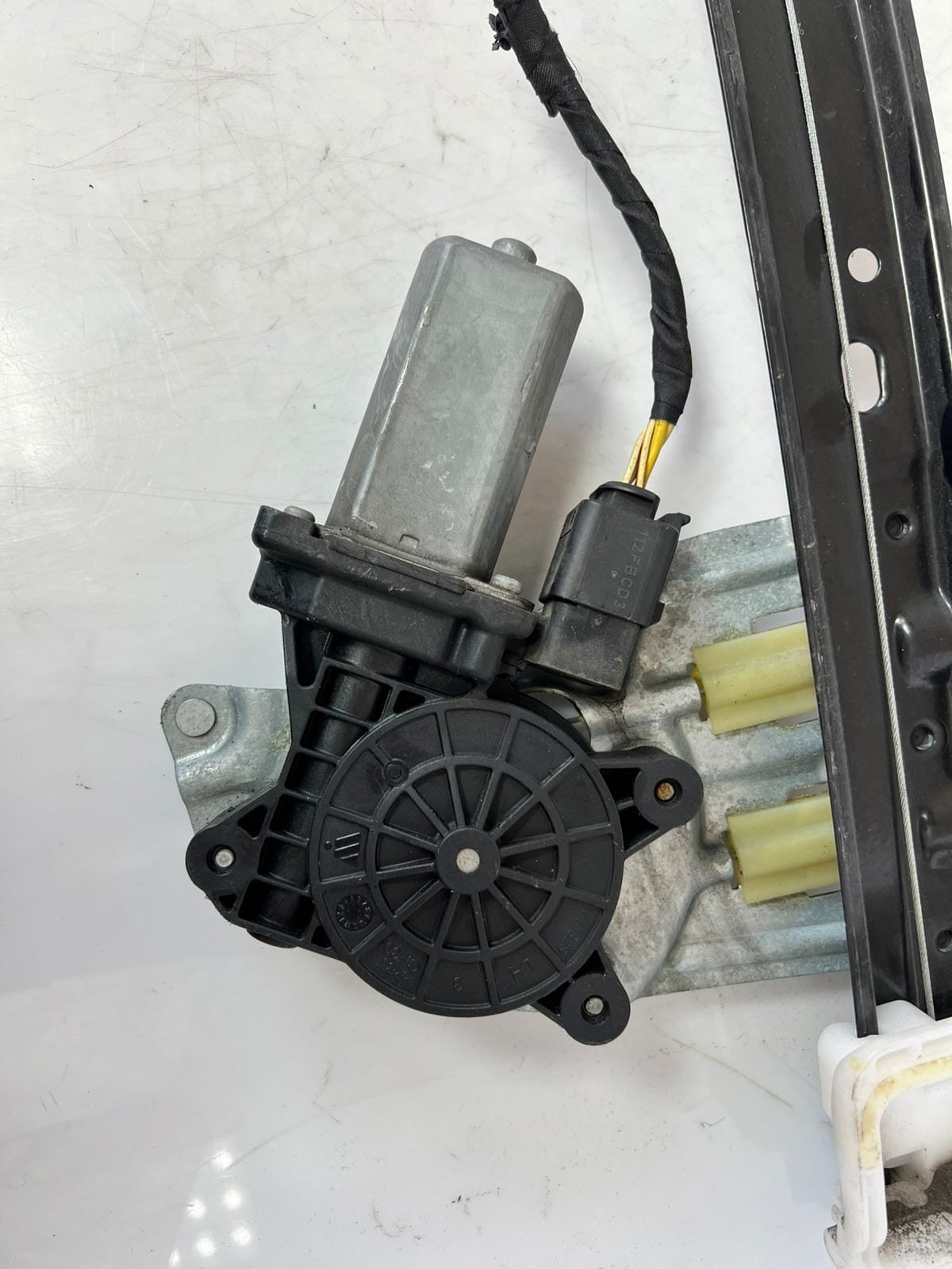 2011-2016 Mini Cooper Countryman Front Window Regulator With Motor 9800565