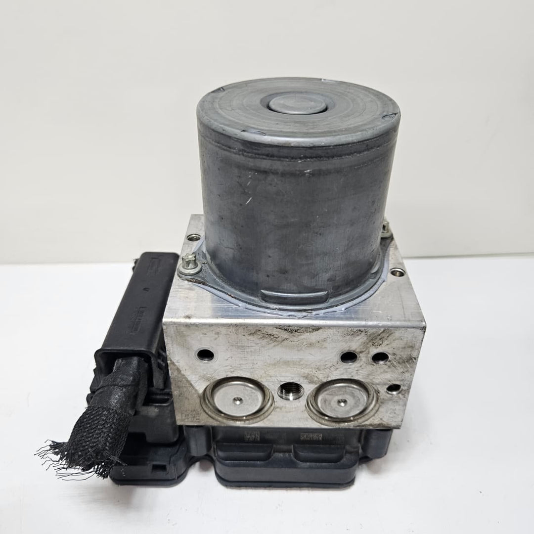 2015 BMW 5-6 Series F10 F11 F06 528i ABS Pump Control Module 6868335 USED